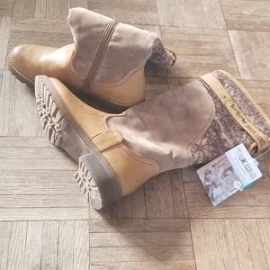 NWT size 7 women's Mukluks winter boots